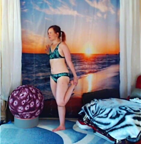 Aurora Willows: Wall squats leg squats today