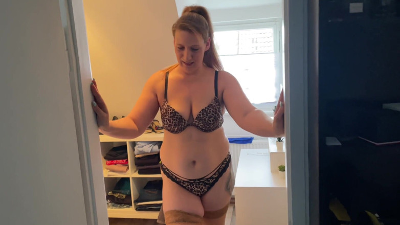 Julia-Winter: For a Date With a Squirted Pussy! Does He Lick...