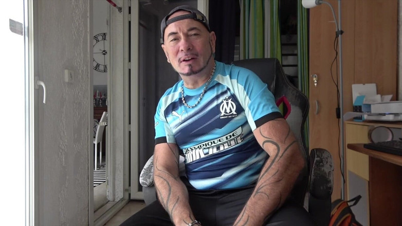 Gaybareback: Jovem latino transado por dois caras na praia