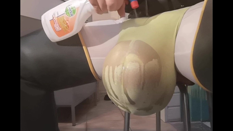 Monster_Meat_: 満たされたコンドーム小便の中でクソ