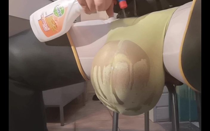 Monster_Meat_: Dolu prezervatif sidik içinde sikişiyor
