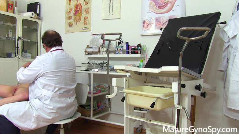 Mature Gyno Spy: Mature gyno - Medical cam footage of young female gyno patient