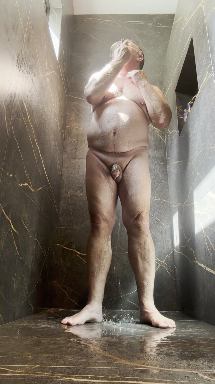 GottaLuvBB: Watch Me Shower &amp; Shave
