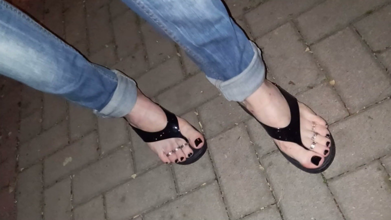 Heelex: Sexy Feet and Latex Flip Flops