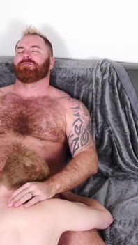 BEARFILMS - Mature bear Zack Acland breeds cub Cooper Roads