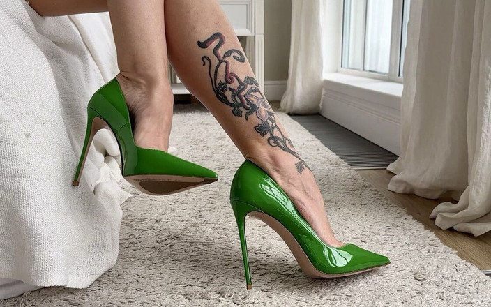 Julia domaina: ग्रीन क्लासिक स्टिलेटो हाई हील्स, मुझ पर 12 सेमी ऊँची एड़ी के जूते और हरी पारदर्शी पोशाक