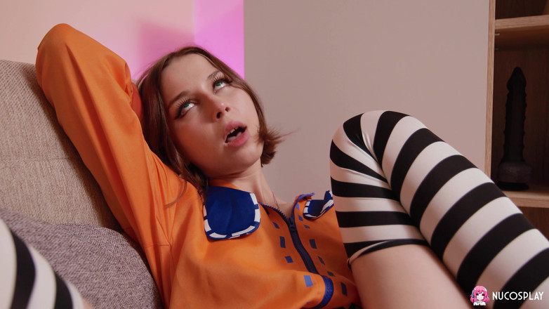 Nu Cosplay: Runa Cosplay Girl Enjoys a Powerful Dildo