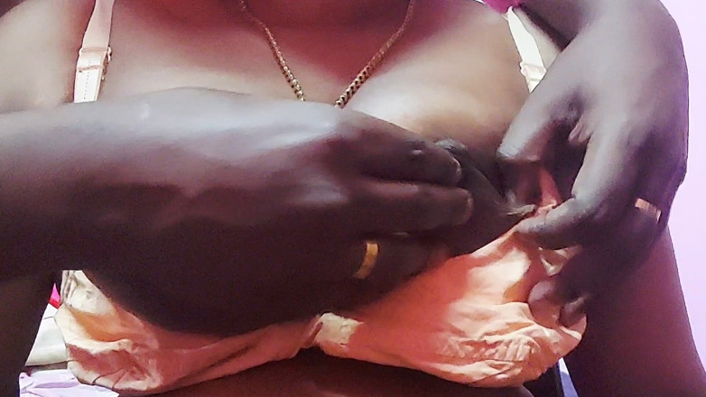 Desi Mohini: Une MILF desi rouge sexy baise avec un Indien