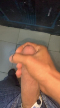 Saya Terpaksa Melancap Sebab Saya Rasa Miang Di Tempat Kerja