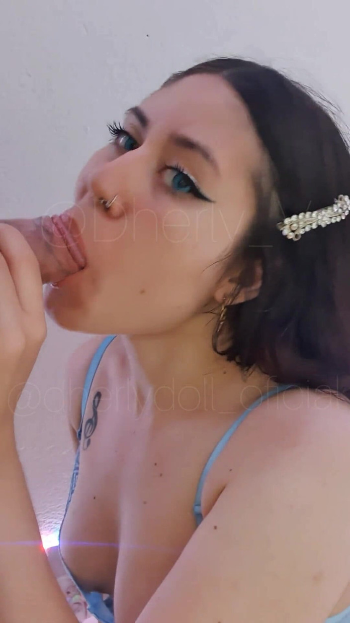 DherlyDoll: Người lạ dễ thương đến nhà tôi và thổi kèn ngon...