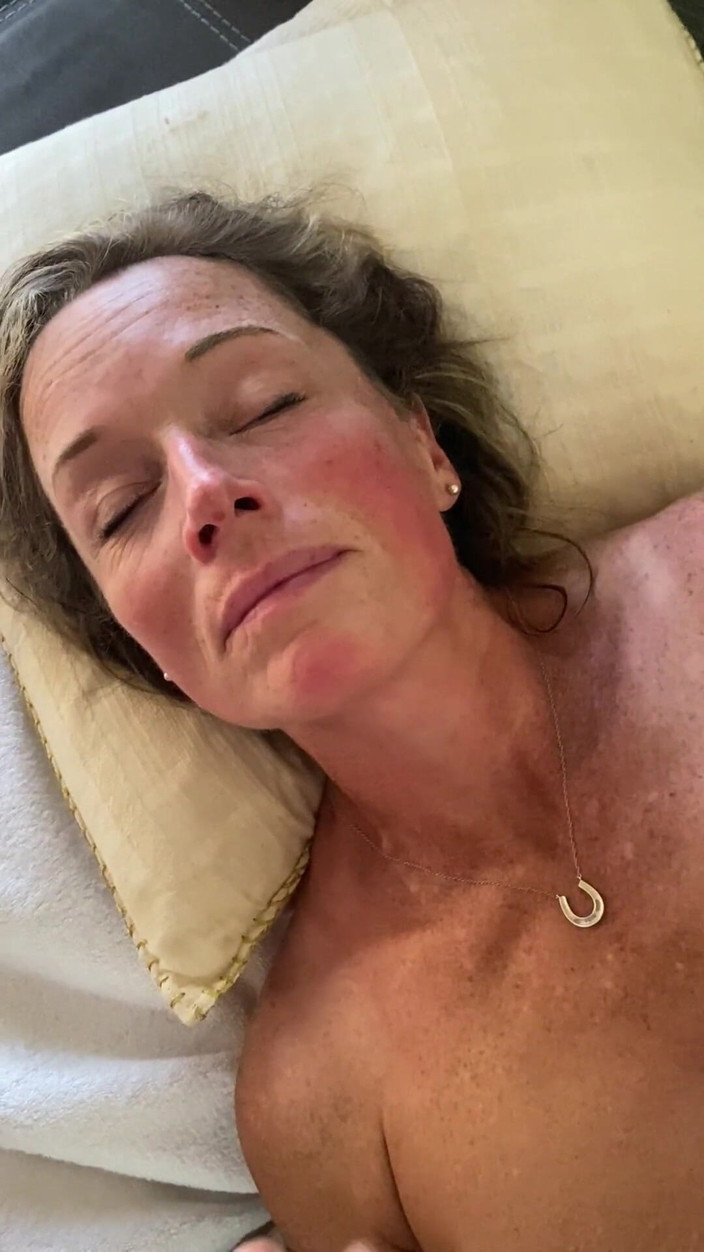 Bonewizzard69: Krásná MILFka miluje její hůlku, zatímco je prstěna