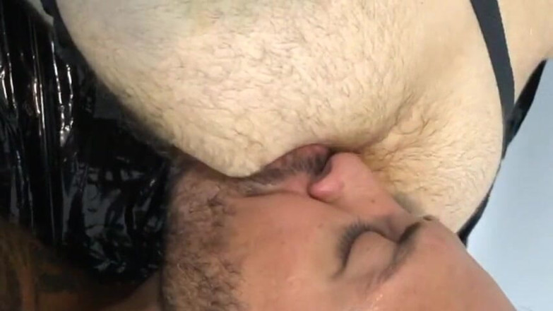 Gaybareback: Puta inferior miss tratada por la estrella porno VIktor Rom