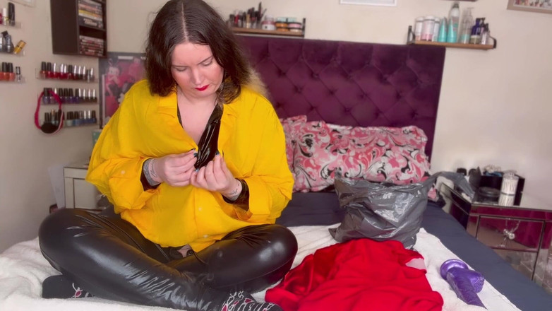 MissFFW: Divák poslal slečnu Ffw Ex-přítelkyně oblečení