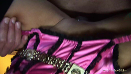 Teasing Angels: Цицькаста блондинка в шубі отримує руки на жорстку дупу