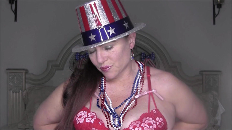Nikki Nevada: 4 Julai berkongkek dildo dan arahan melancap