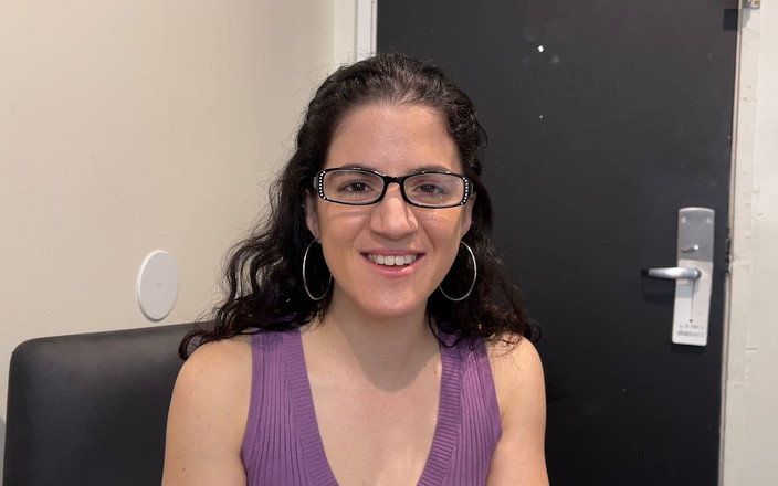 Cliff Media: 淫荡研究助理