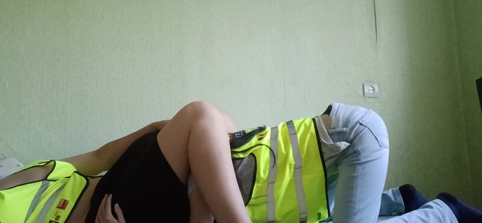 Lesbian-illusion: Hett riskabelt sex mellan två lesbiska kollegor på jobbet