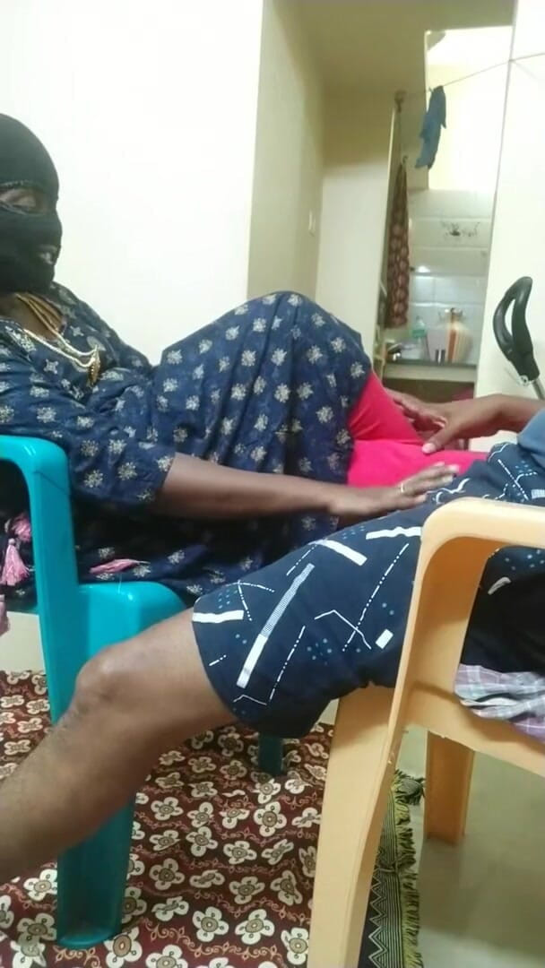 Saranya: Indian wife cheating neighbour boy with audio