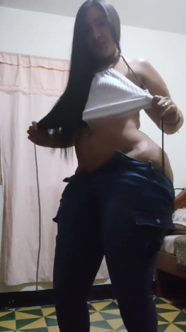 Vanne_sexy87: alone at home I masturbate before someone arrives more