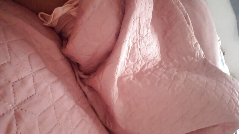 PATY PATY: Dospívající dívka se probudí s mokrými sny a vstává nadržená...