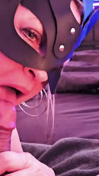 Bigsexydaddyd krijgt pijpbeurt van Domkat