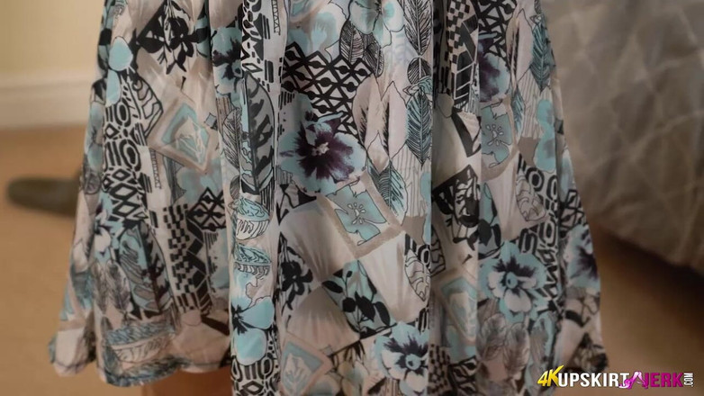 SkirtJerk: Laura - Bermain Jauhnya