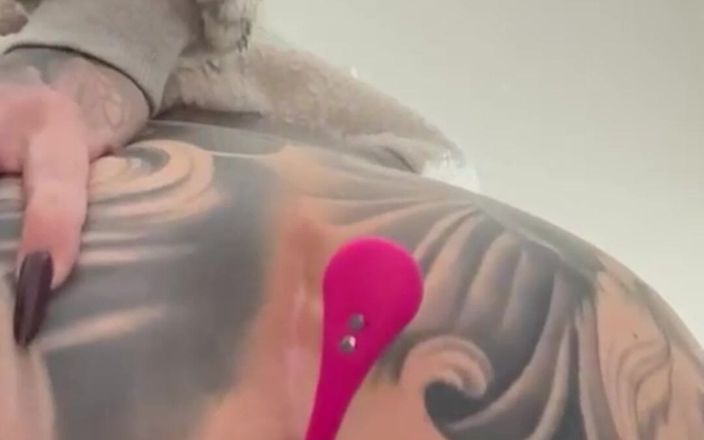 Nastasia_ink: 熟女巨根ダブル挿入ディルドと大人のおもちゃ成熟した角質長い爪セクシーなピアス膣大きなお尻