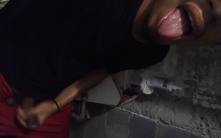 AlexAlejandro13: Een rietje in het toilet was nodig. Je vindt het...