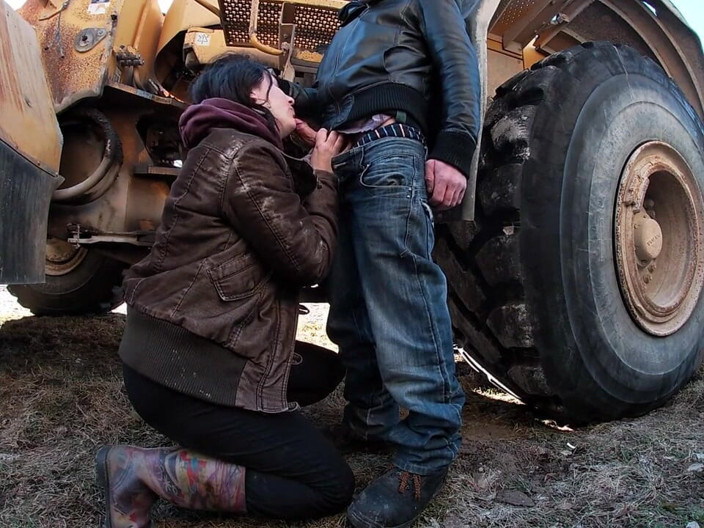 Hera Harding: Country babe is sucking a worker's dick