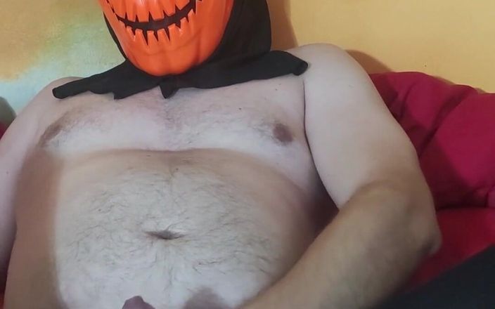 Couple_BBW: Homem em máscara de halloween e meia-calça de nylon dando...