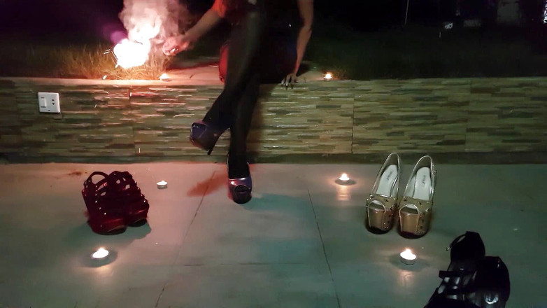 Asian Pussy Vision: Aku suka sepatu hak tinggiku! Dan kamu akan menyembah mereka.