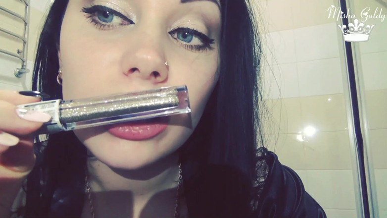Goddess Misha Goldy: Golden lips