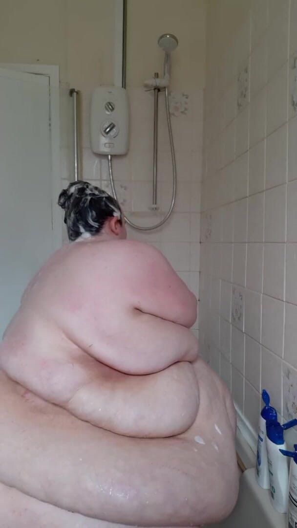 SSBBWLadyBrads: You know you love a shower goddess