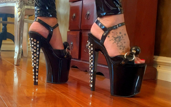 Dominatrix Frida: Steg in i mina favorit höga klackar (204)