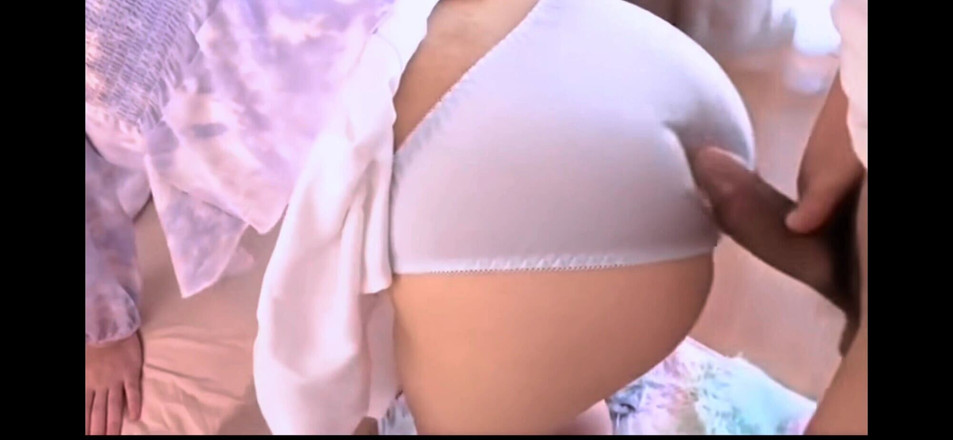 Alis babe: Abang tiri menggoda adik tiri untuk berkongkek