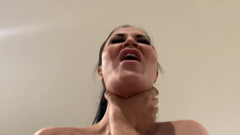 The Keiran Lee: 穿皮衣的英国女郎baddie把他的精液射进她的阴户