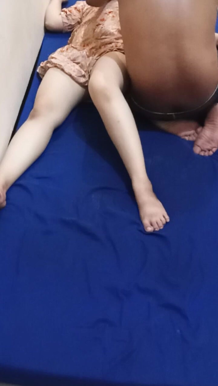 Angelina Pop: Het meisje van een buurvrouw neuken tijdens een massage