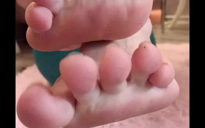 FrauleinP: Barefeet in Yoga Pants