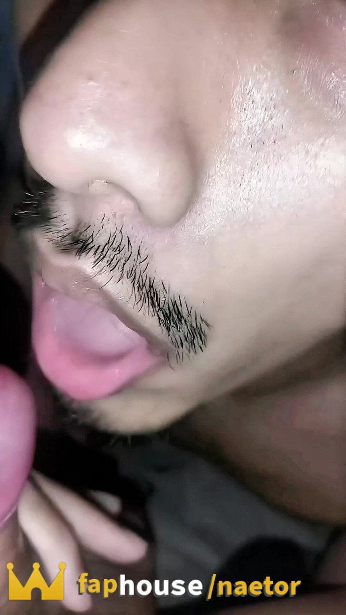 Naetor: लेडीबॉयज पर ओरल सेक्स करें।