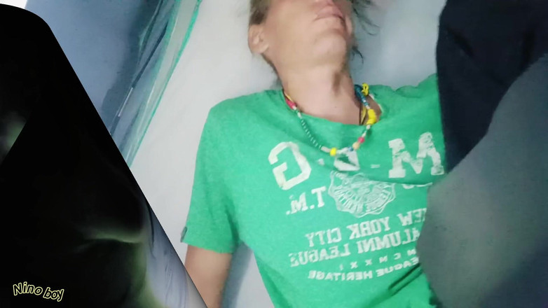 Culopeke: Красивий молодий чоловік відкриває свою дупу