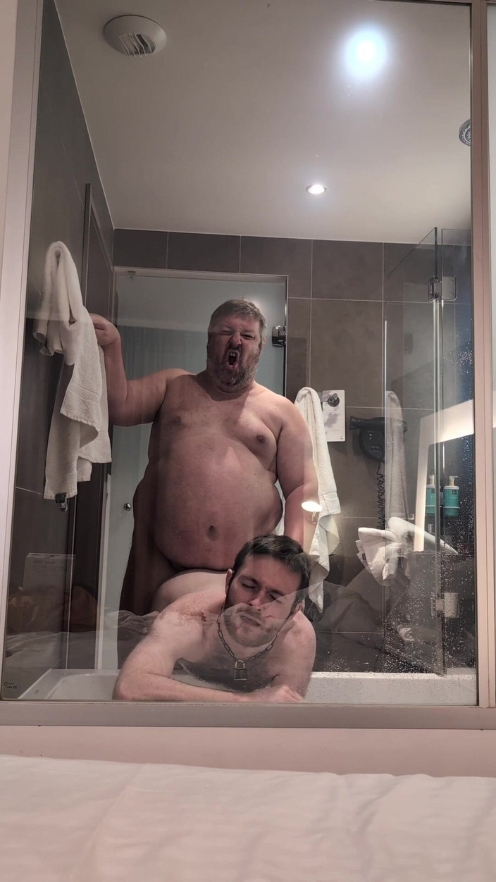 Mart_the_cat: Stiefvater fick mich im badezimmer