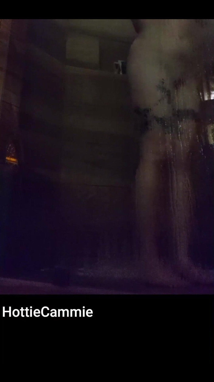 Candy Camille: शॉवर में मेरी टिंडर डेट रिकॉर्ड करना