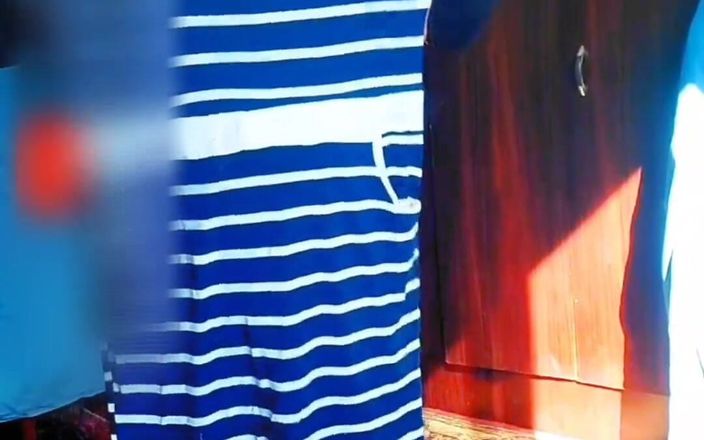 Kitty_Cross: +18 youtube modeli travesti seksi köylü ev hanımı uzun çoraplı elbise