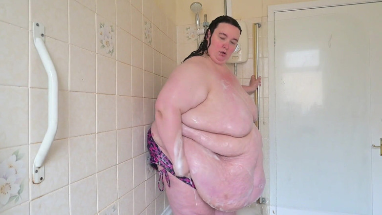 SSBBWLadyBrads: Mandi dewi Puting Dewi Reveal