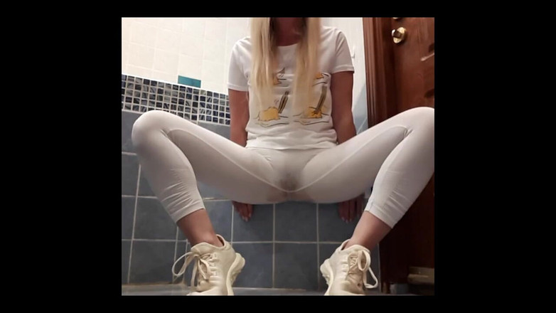 FrauleinP: 체육관 후 젖은 흰색 레깅스