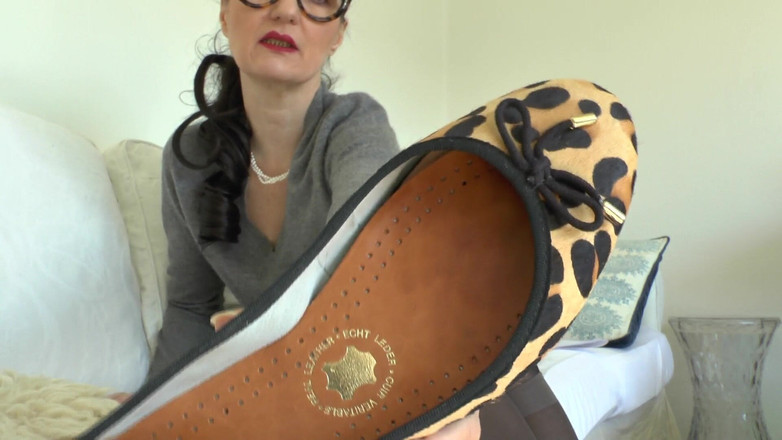 Lady Victoria Valente: Zpět s nevlastní tetou Po 14 dnech, čichání nohou a nové Ošklivé...