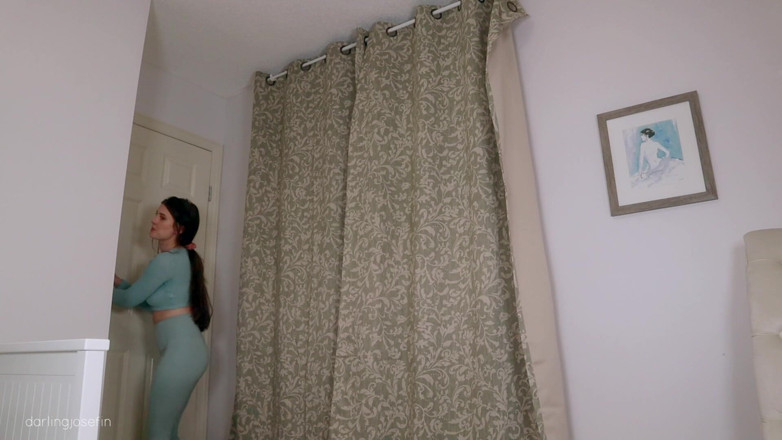 Darling Josefin: Stepmom's Ass in Leggings JOI