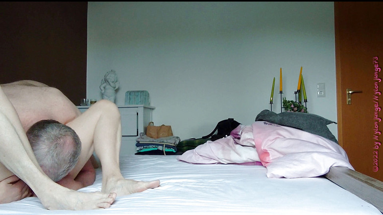 NylonjungeCarmen: Kåta GILF får Nylonjunge 1 slicka fitta