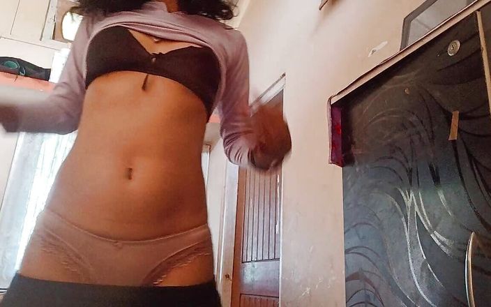 Desi Girl Fun: Sri Lankan teen girl has cam sex with boyfriend