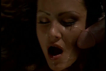 Hefburg: Curvă cu țâțe mari futută la piscină